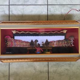 Miniatur Pagelaran Wayang 65 cm dengan Lampu dan Dalang