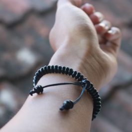 Gelang Kayu Warna Hitam